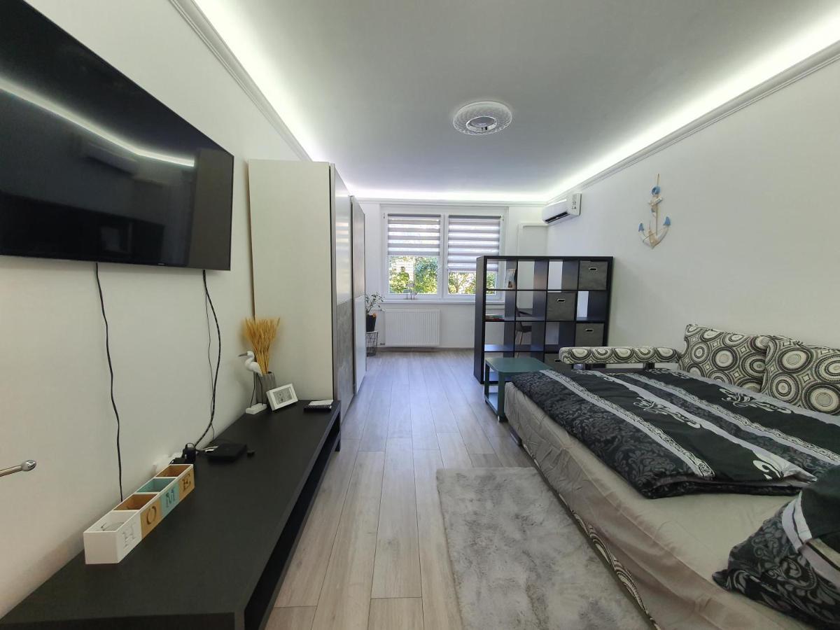 Апартаменти Izzy Apartament Мішкольц Екстер'єр фото